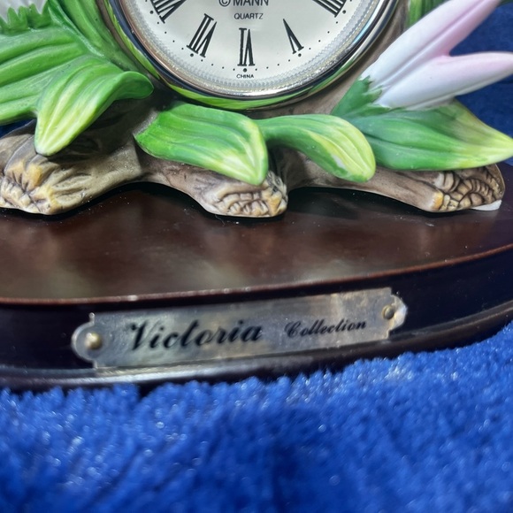 Seymour Mann INC CONNOISSEUR COLLECTION Hummingbird Clock. *Working* Wth Base - Picture 3 of 11